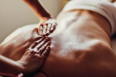 masaż kręgosłupa