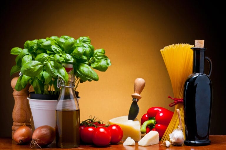 Bazylia i oregano – dwie popularne, smaczne i zdrowe włoskie przyprawy
